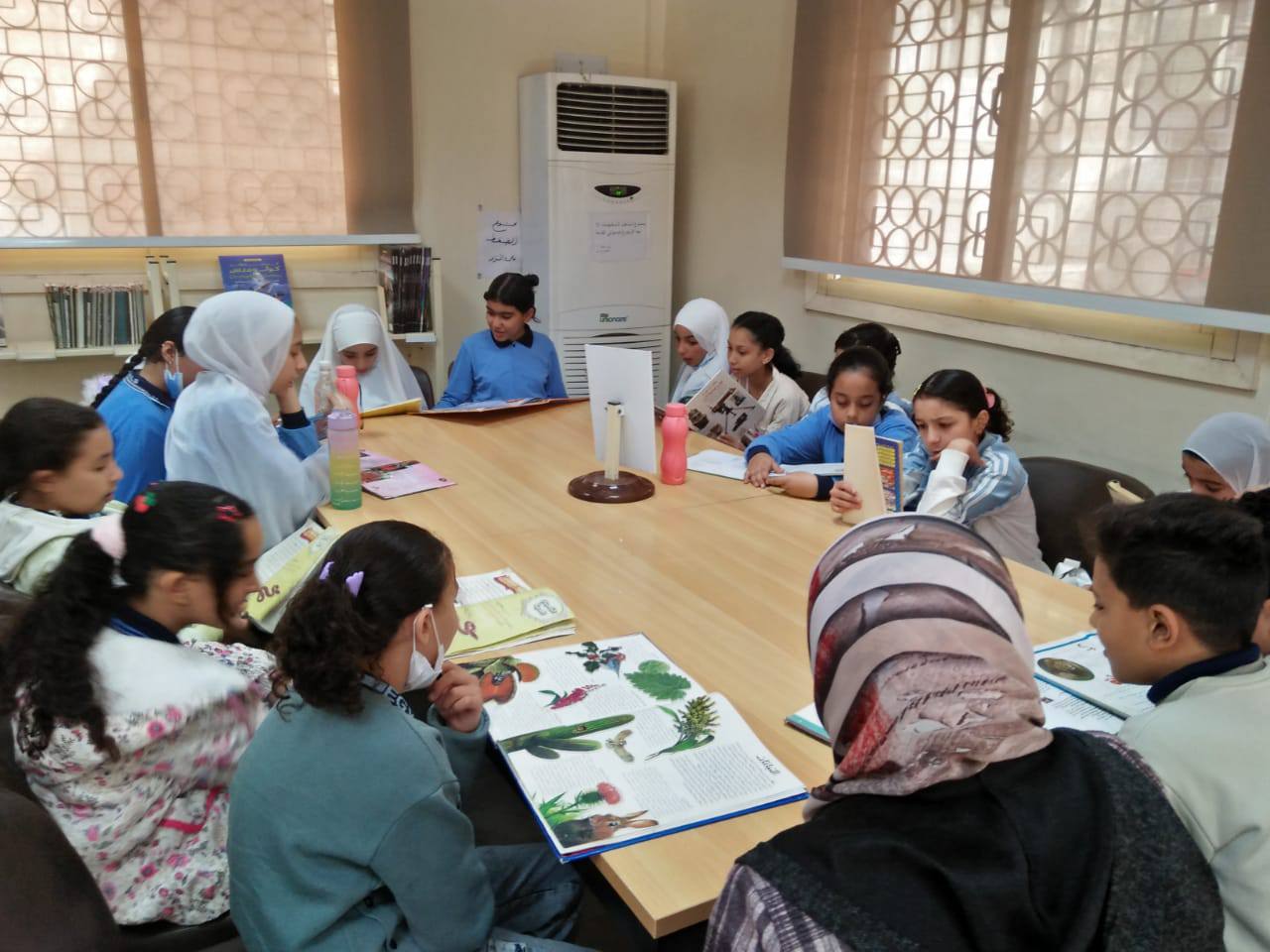 مدرسة ضيف في زيارة للمكتبة